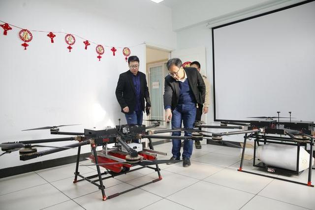 西北工业大学科研团队成功研制出“消防灭火救援无人机”