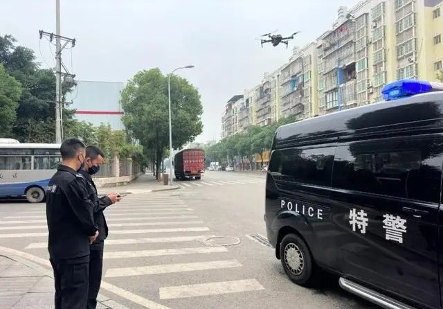 璧山：警方利用无人机15分钟查清高空抛物事件真相