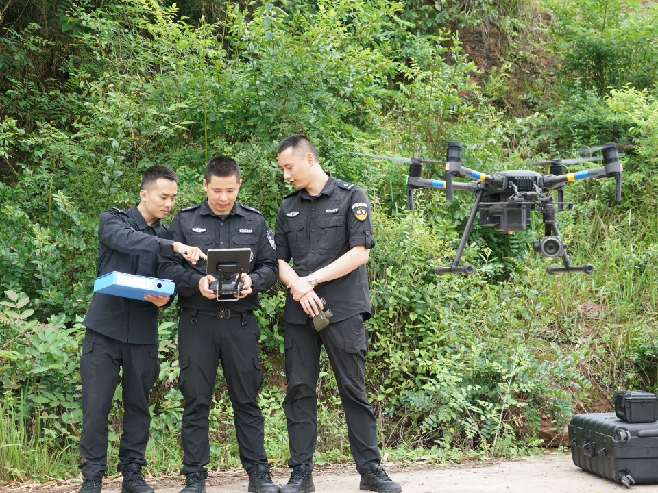重庆举行警用无人机实战应用空中踏查工作启动仪式