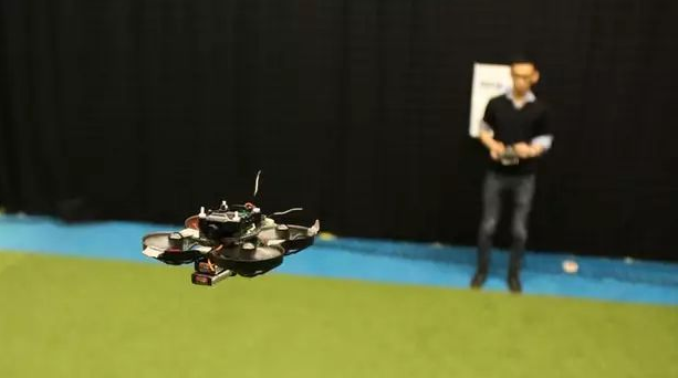 荷兰科学家创造出世界上最小的自主飞行竞速无人机